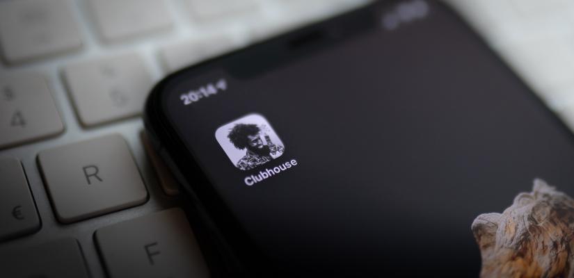 Iphone met de Clubhouse app