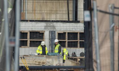 Bouwvakkers aan het werk op een bouwplaats