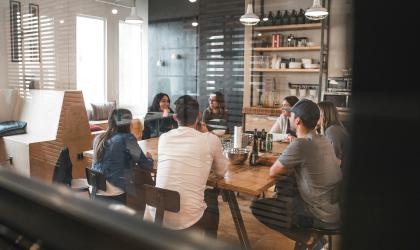 Collega's vergaderen